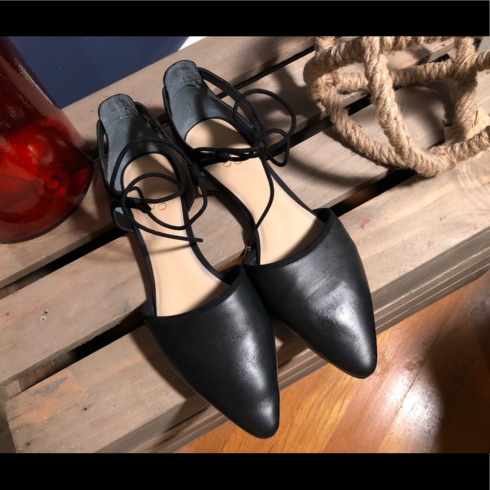 Black pointy toe flat by Franco Sarto